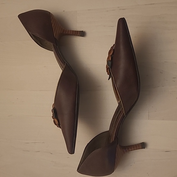 EUC Unis Brown/Bronze Floral Point Toe Open Side Pumps - Picture 8 of 16